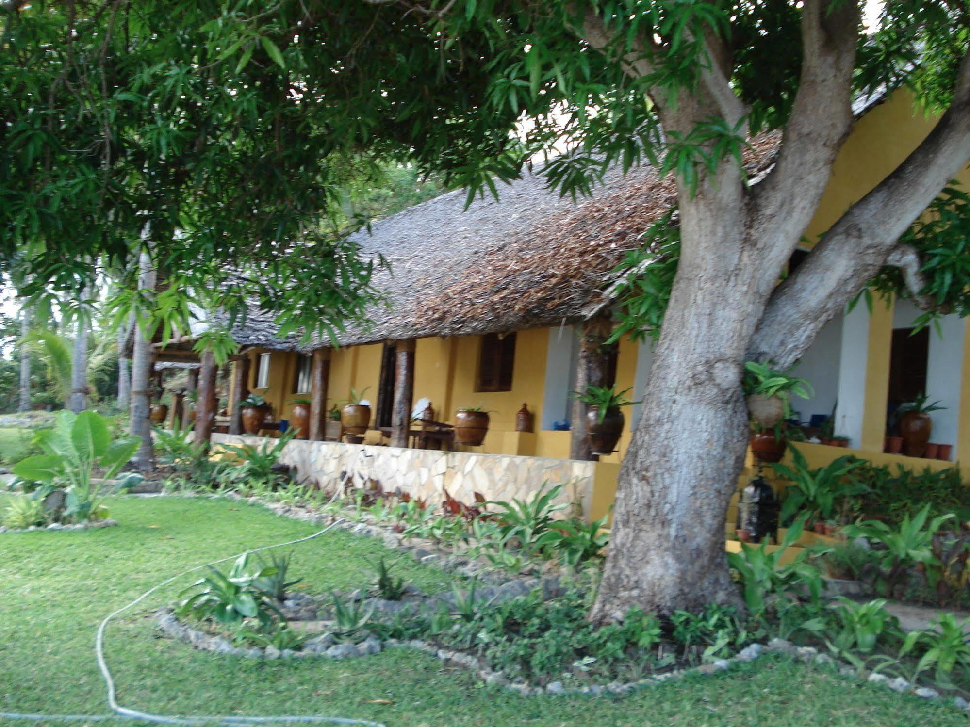 Kinasi Lodge Utende Extérieur photo