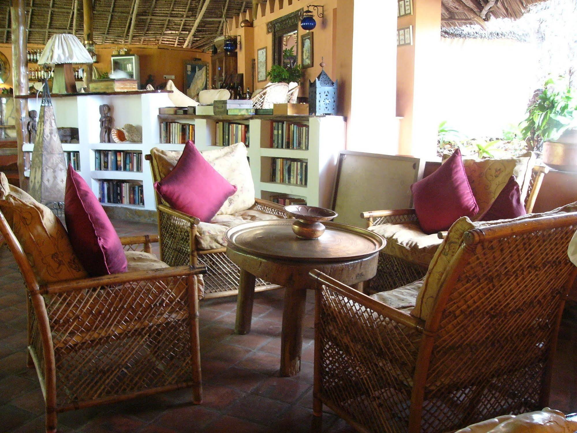 Kinasi Lodge Utende Extérieur photo