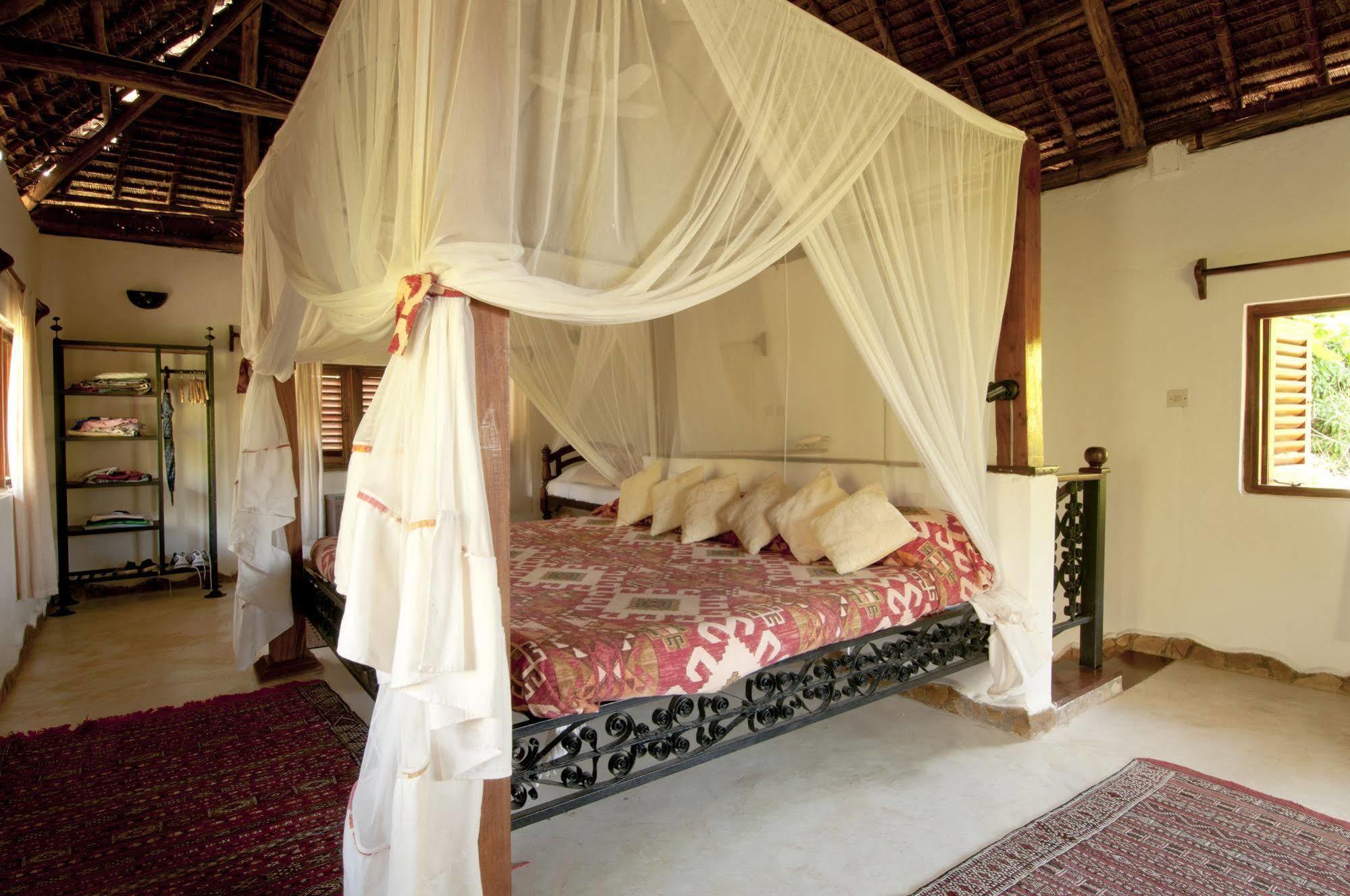 Kinasi Lodge Utende Extérieur photo